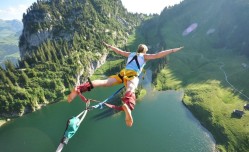 开云赛事集团：绝美吊射引爆欧冠！登贝莱5场5球1助攻宣告金球先生回归，冲击冠军打脸姆巴佩