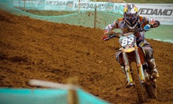 开云官方网站：斯普利特亲述对抗亚当斯震撼体验，钢铁之躯一握，手臂瞬间失灵