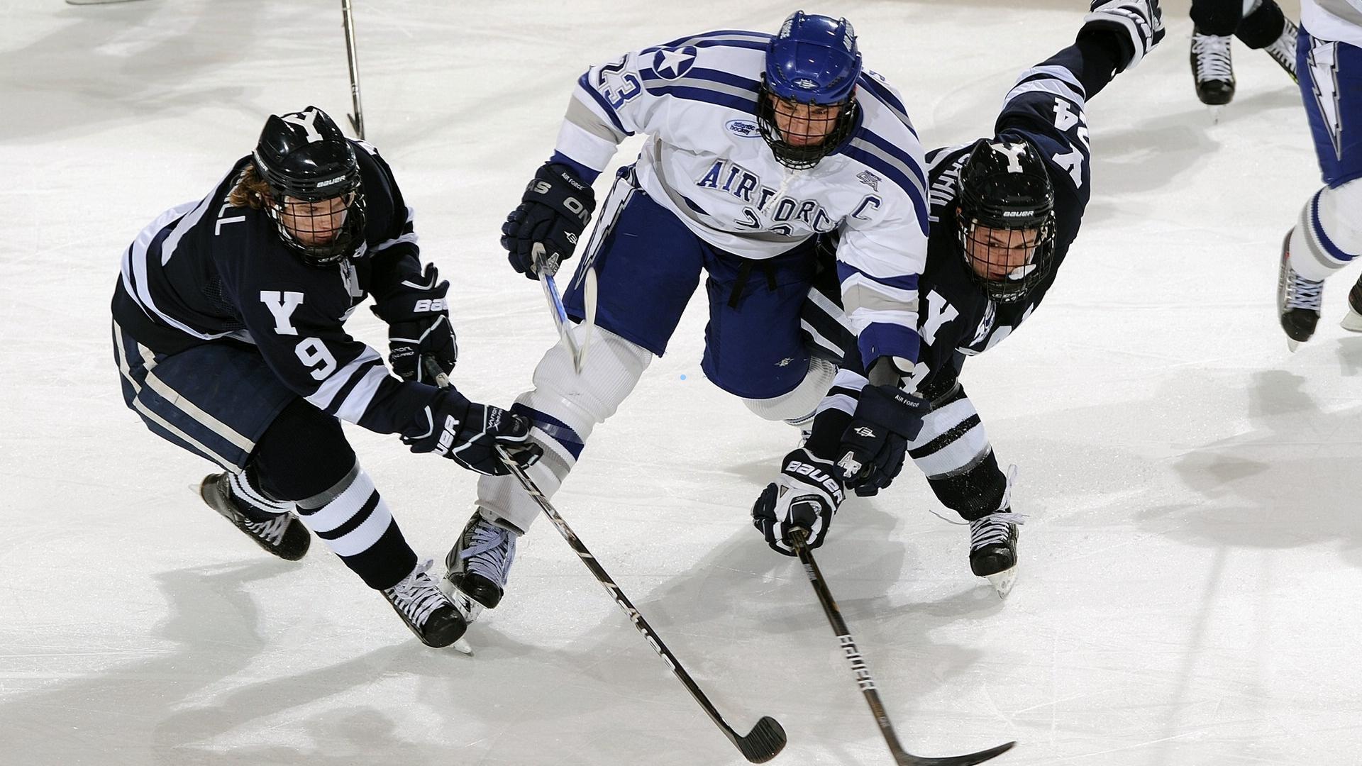 Shams:浓眉可能需接受左手韧带修复手术,预计将缺席几个月